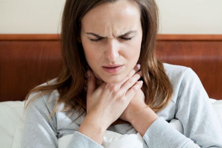 Silny ból gardła – co może go powodować i jak uśmierzyć ból?