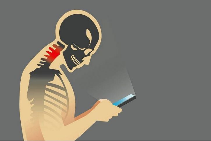 Jak smartfony wpływają na nasze zdrowie? Jakie skutki dla narządu ruchu może mieć częste korzystanie ze smartfonów?